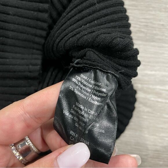 Heartloom Sweetheart Neckline Knit Long Sleeve Top Sweater - Picture 2 of 7